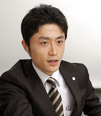 八木氏