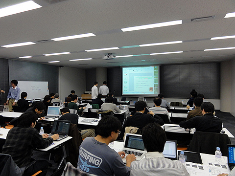 会場となったのは、さくらインターネットのセミナールーム。桑原氏の講演の後には、「さくらのVPS」を使った簡単なハンズオンも行われた