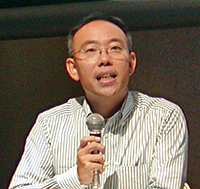 モデレータの新野淳一氏