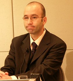 アキン・アリカン氏
